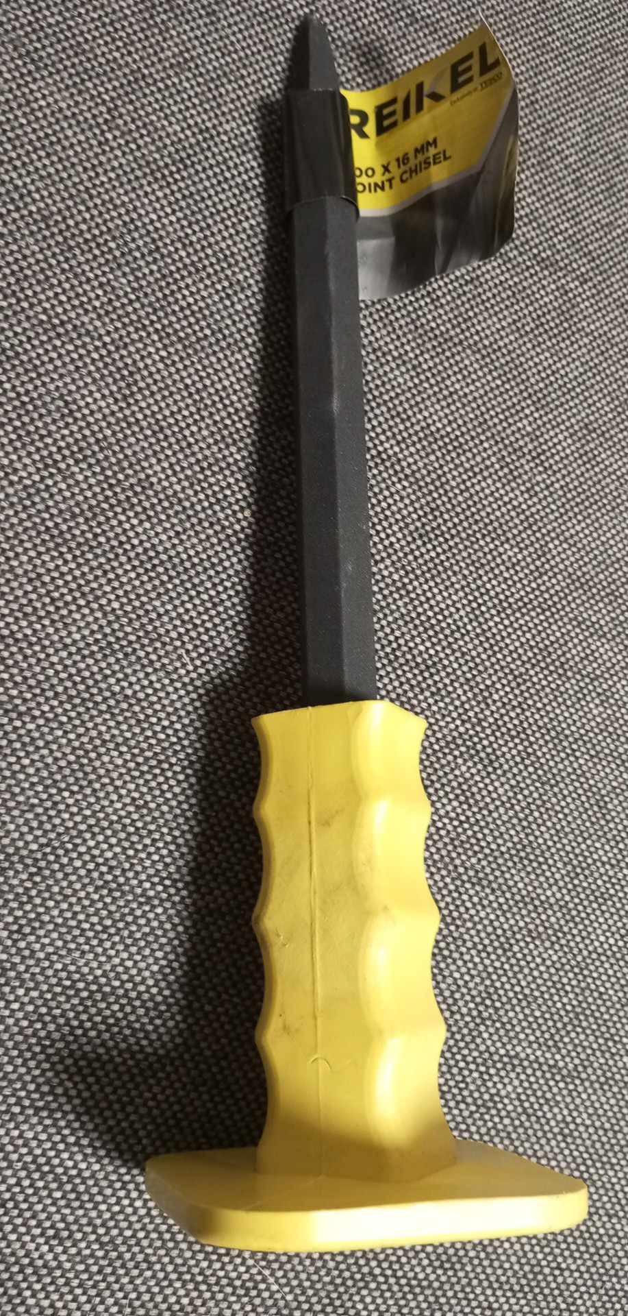 Sekáč špičatý Reikel 16 x 300 mm s ochrannou rukojetí