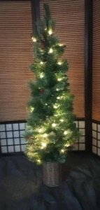 UMĚLÝ VÁNOČNÍ STROMEČEK 122CM S 60 LED