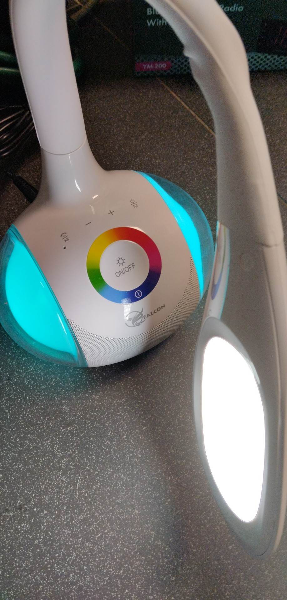Stolní lampa Falcon YM-510 s Bluetooth reproduktorem, nastavitelná teplota barev