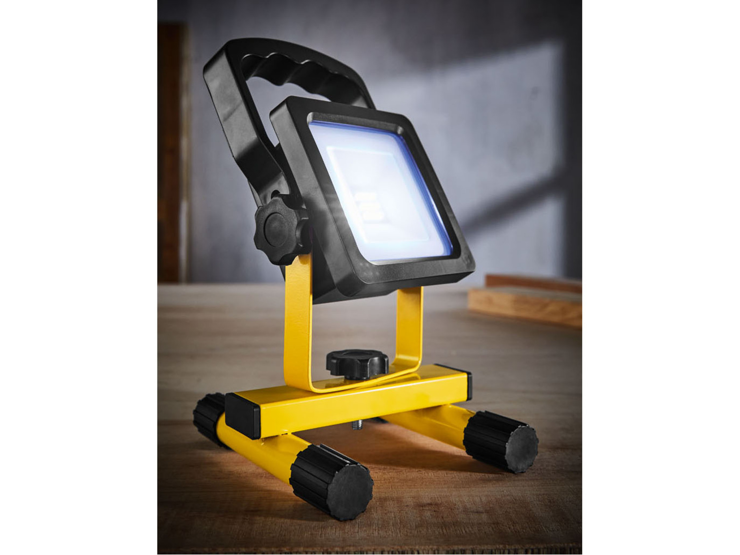 Aku pracovní LED reflektor PARKSIDE PAS 2200 A2 10 W