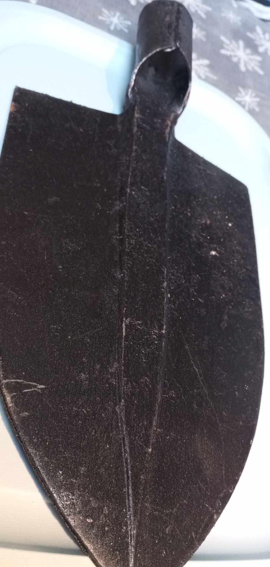 Špičatý rýč kovaný 30 x 20 cm