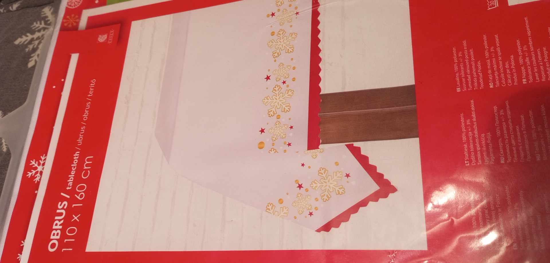 Vánoční ubrus Essex 110 x 160 cm vzor s vločky