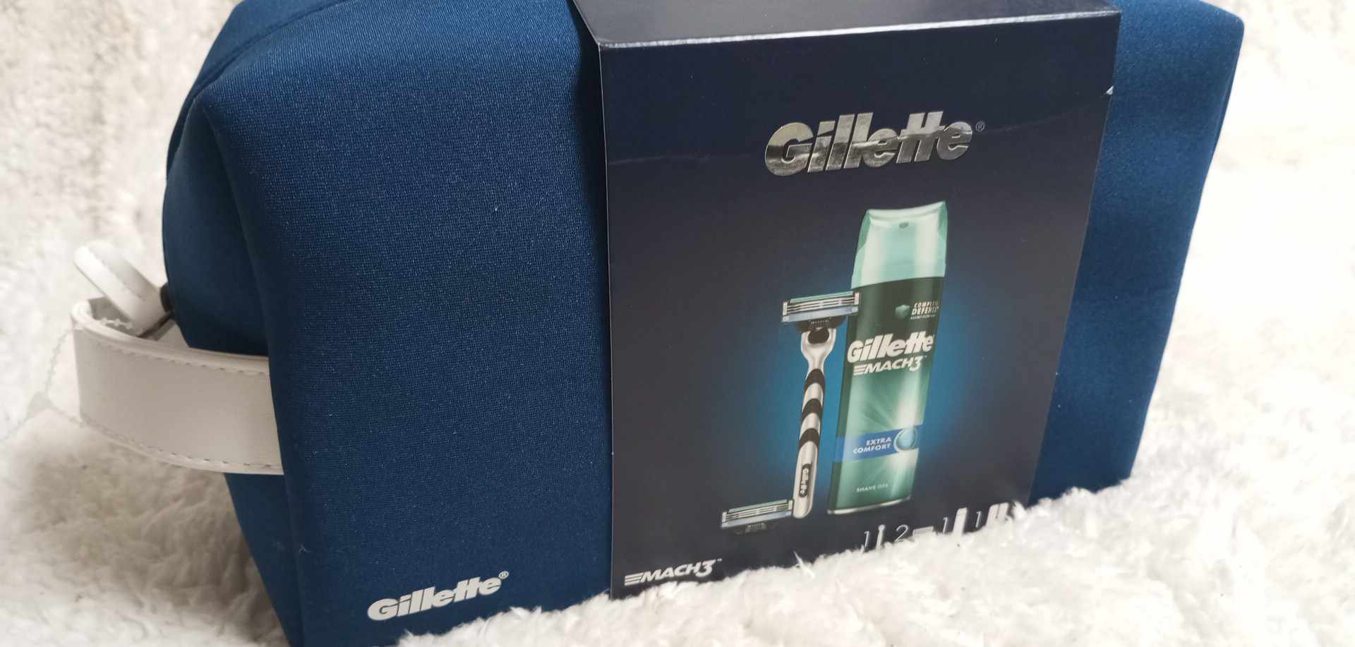 Dárkova sada Gillette Mach3 - strojek + 2 x  hlavice + gel 200 ml