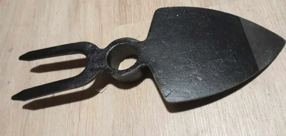 Kovaná motyka kombi špičatá + dvojzub