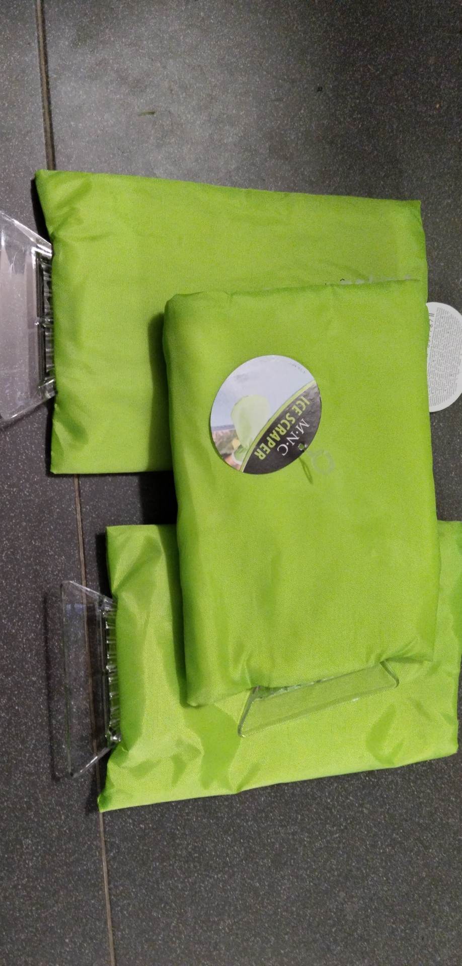 ŠKRABKA NA OKNO S RUKAVICÍ