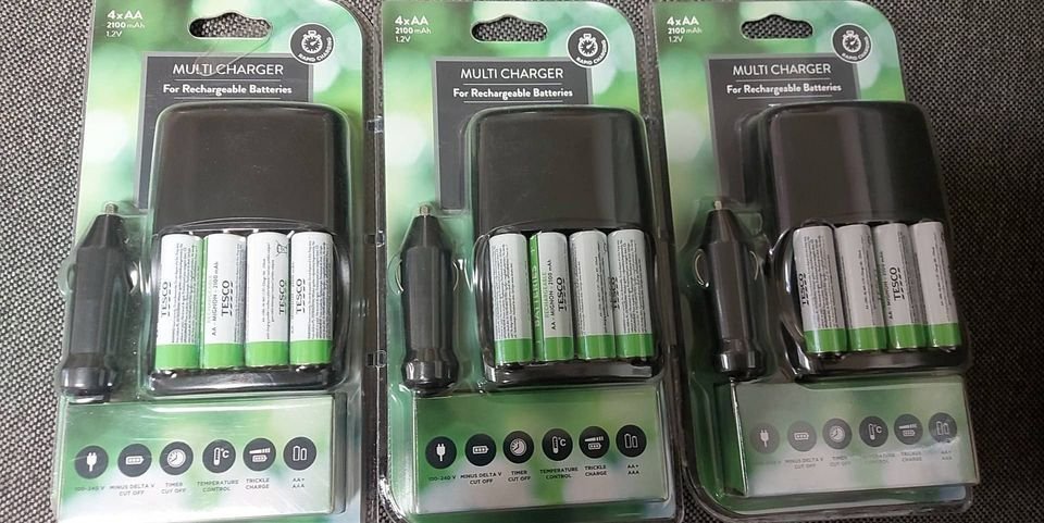 NABÍJEČKA NA 12 i 220V + 4 X BATERIE