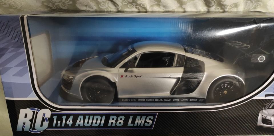 RC AUTO NA DALKOVÉ OVL.. AUDI R8 LMS 1:14 