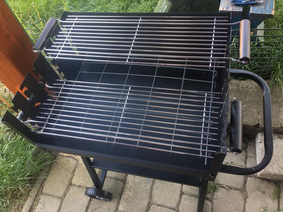 Velký BBQ Party gril na kolečkách 2 x rošt
