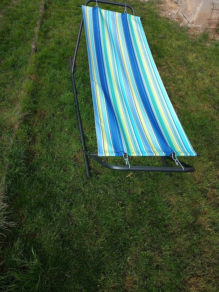 Zahradní lehatko - postel s kovovým rámem Happy Green JMS-150 pruh