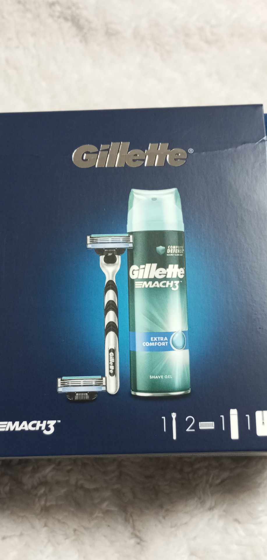 Dárkova sada Gillette Mach3 - strojek + 2 x  hlavice + gel 200 ml