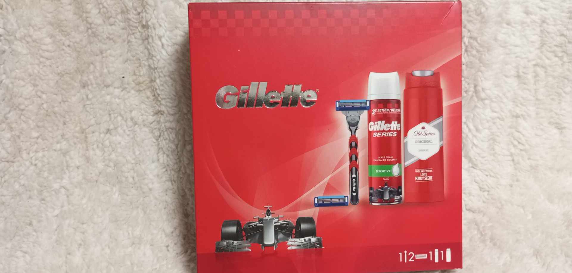 Gillette Dárková sada Mach3 Turbo holicí strojek + 2 holicí hlavice + pěna na holení + sprchový gel