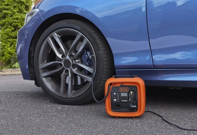 Přenosný kompresor Black & Decker ASI400