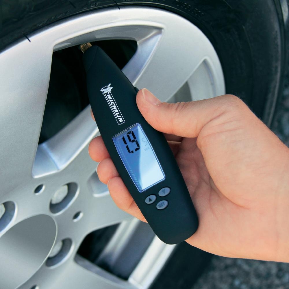 Digitální měřič tlaku v pneumatikách Michelin MN-4357B