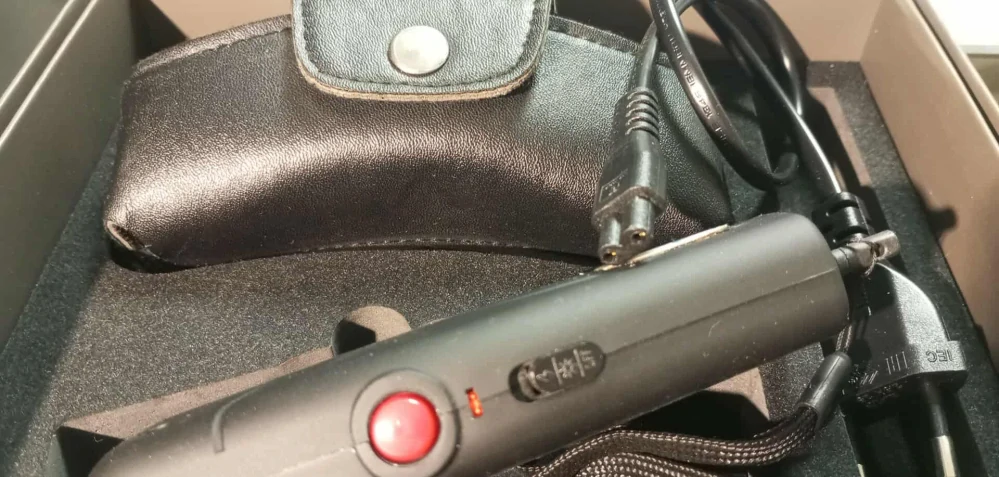 Beast Defense Paralyzer Panther 2.5M Volts s LED svítilnou