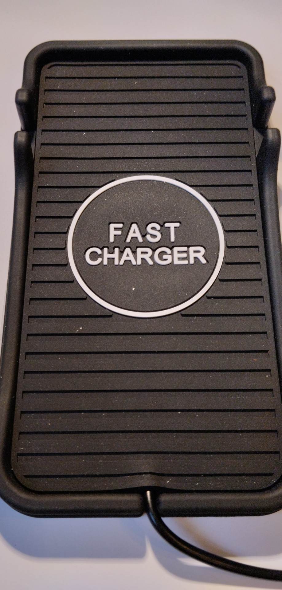 Nabíjecí bezdrátová podložka  Astone Miller s držákem na telefon 