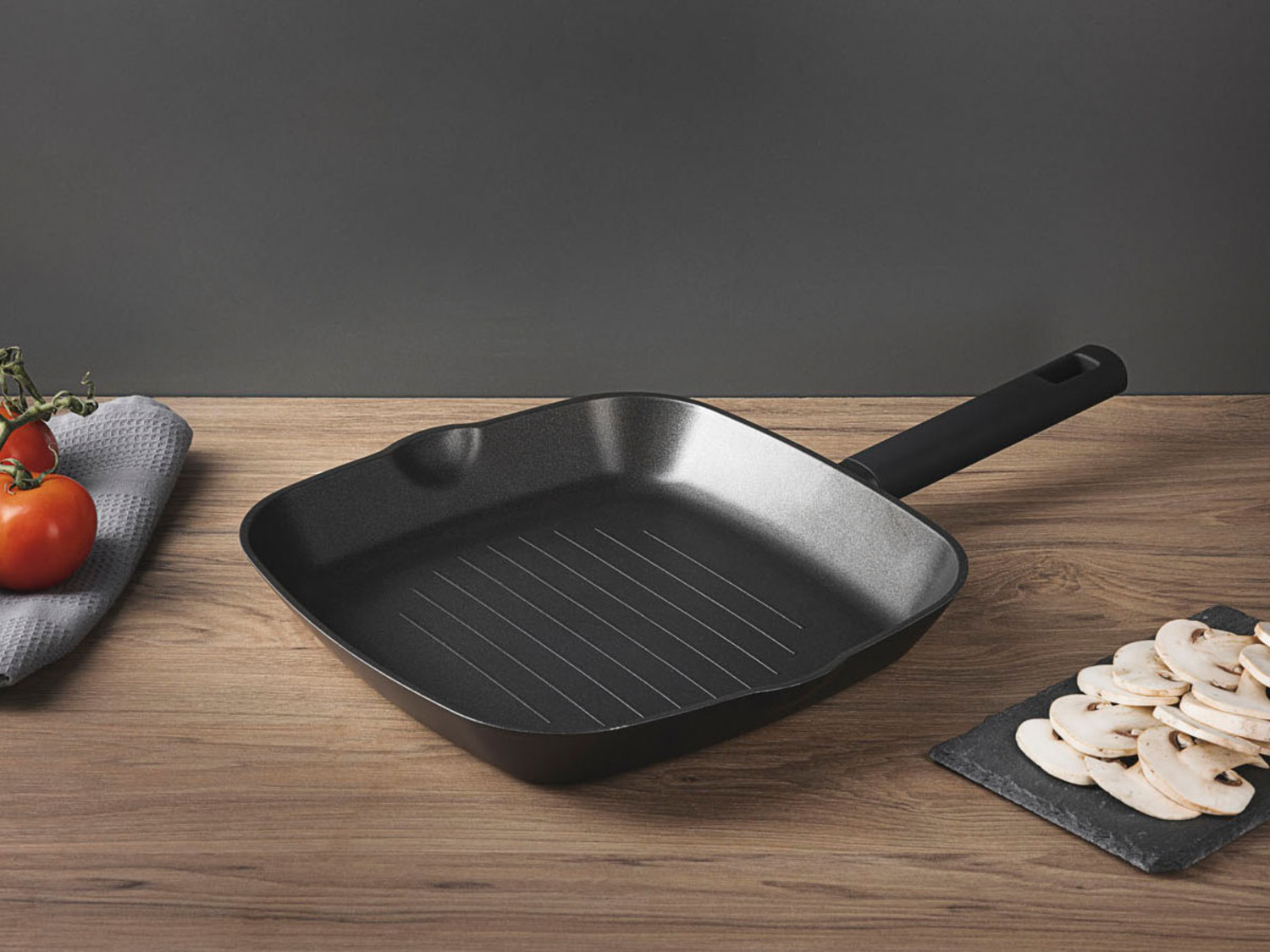 Grilovací pánev z kovaného hliníku Masterpro  Ø 28 cm