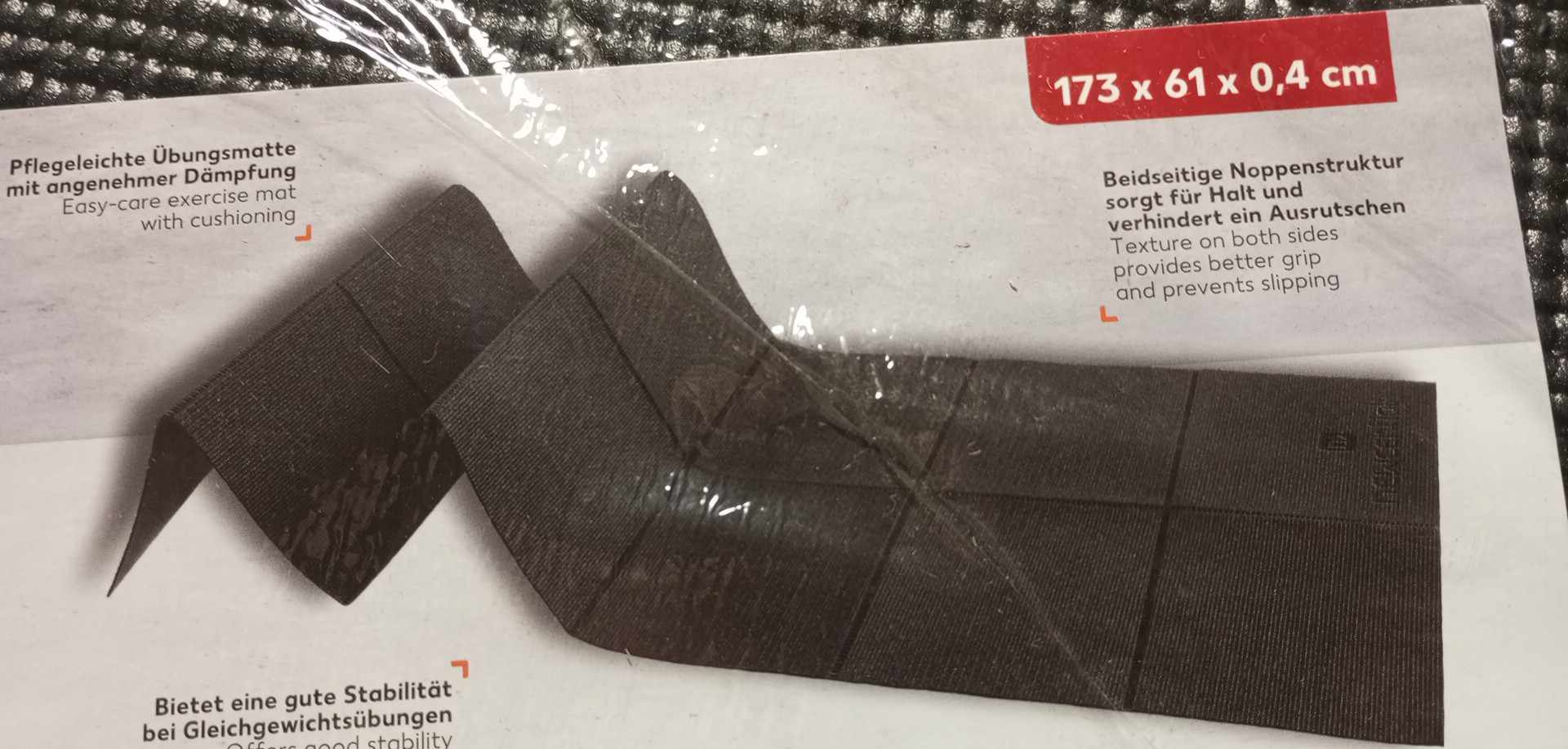 Fitness podložka skládací Newcential - černá