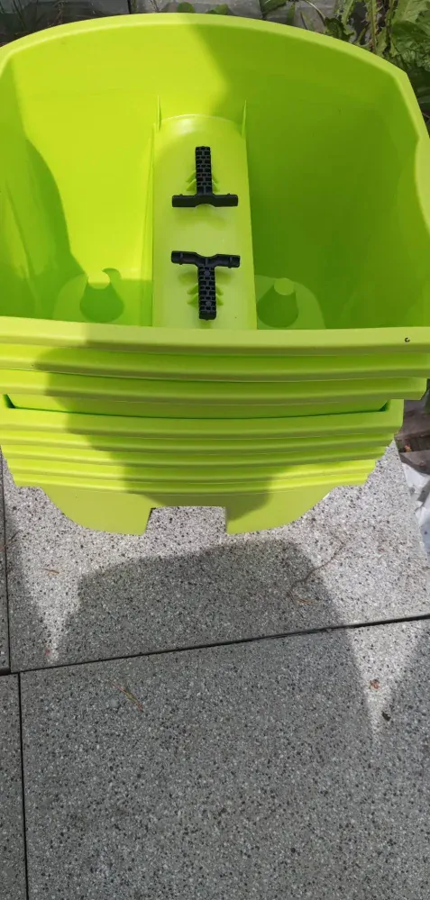 Květináč balkonový PROSPERPLAST CROWN DCR0240 ZELENÝ