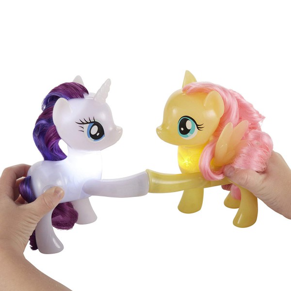 HASBRO MY LITTLE PONY SVÍTÍCÍ PONÍK RARITY