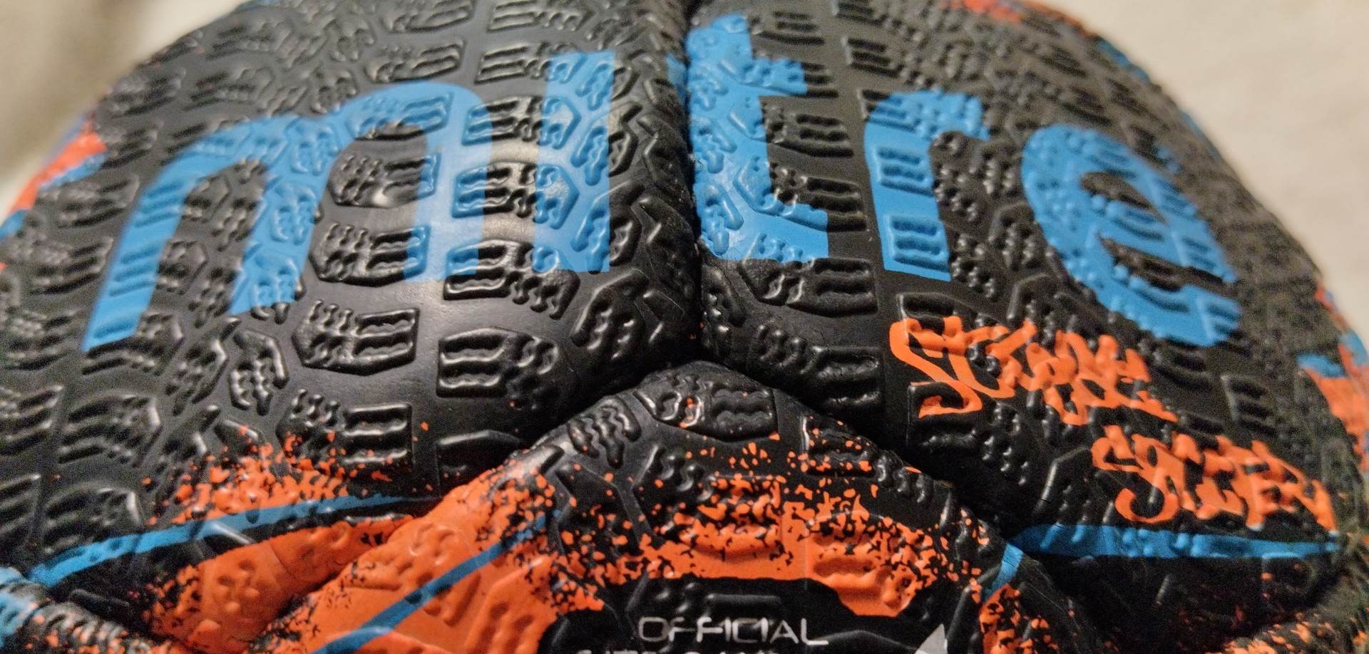 Fotbalový míč Mitre Street Soccer vel.5