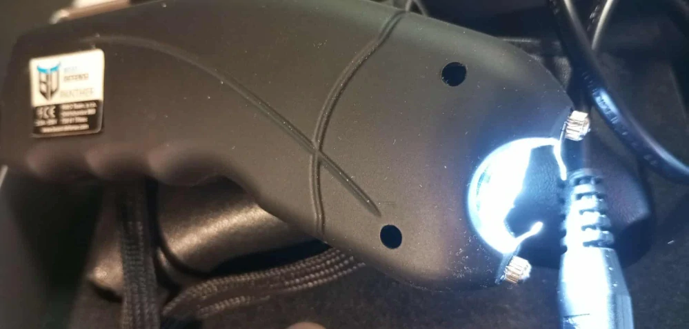 Beast Defense Paralyzer Panther 2.5M Volts s LED svítilnou