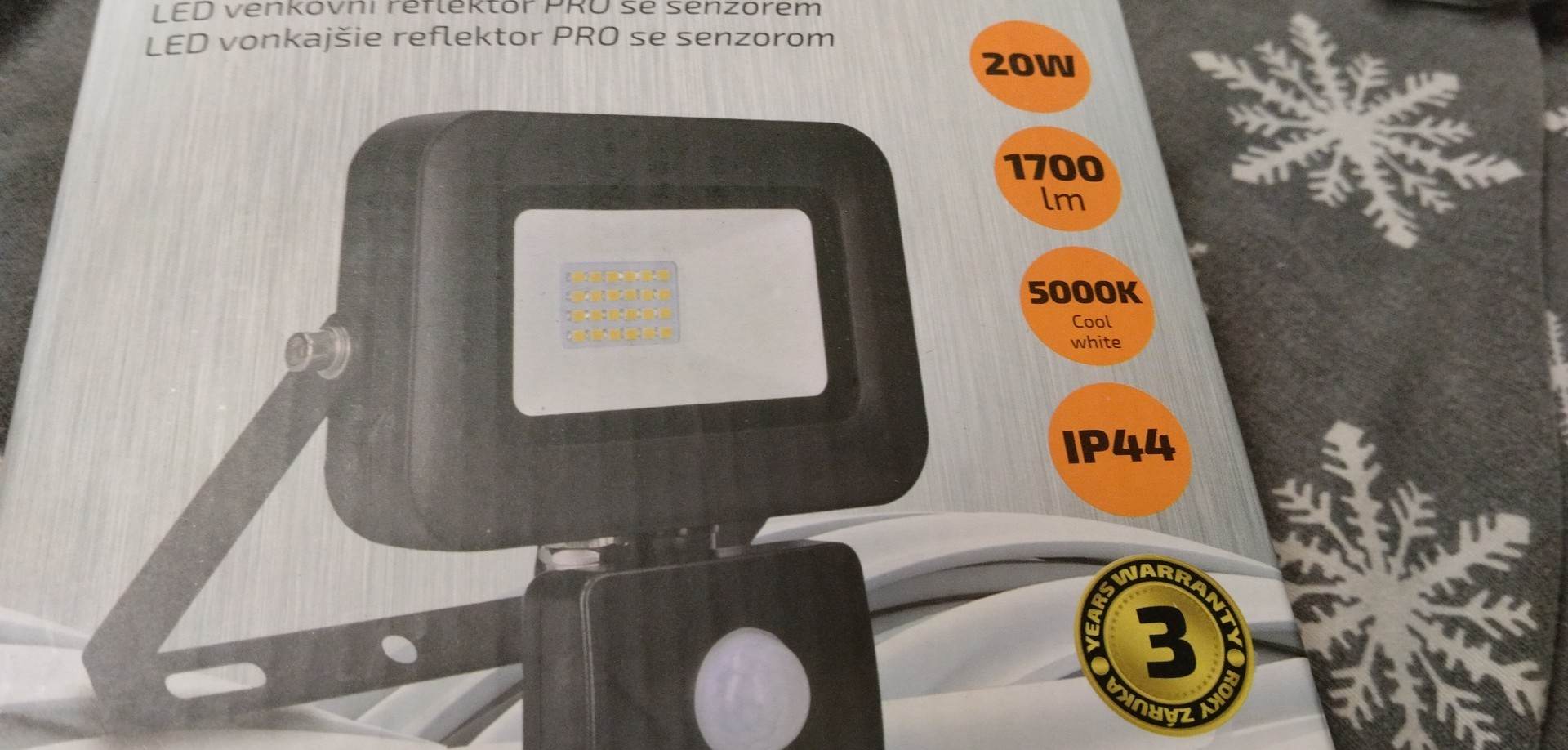 Venkovní reflektor Solight LED PRO se senzorem, 20W, 1700lm, 5000K, IP44