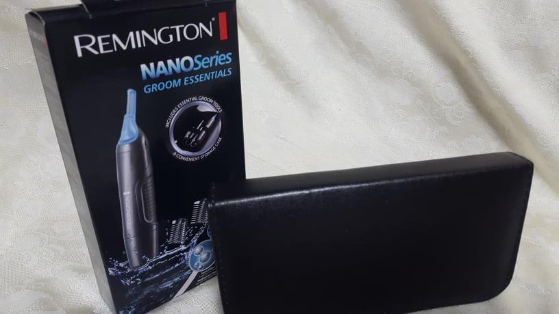 Set se zastřihovačem chloupků Remington NE3455