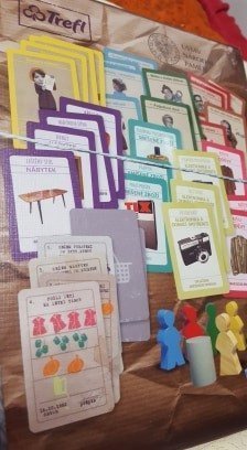 SPOLEČENSKÁ HRA ČEKÁNI VE FRONTĚ RETRO Z 80 LET