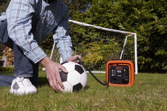 Přenosný kompresor Black & Decker ASI400