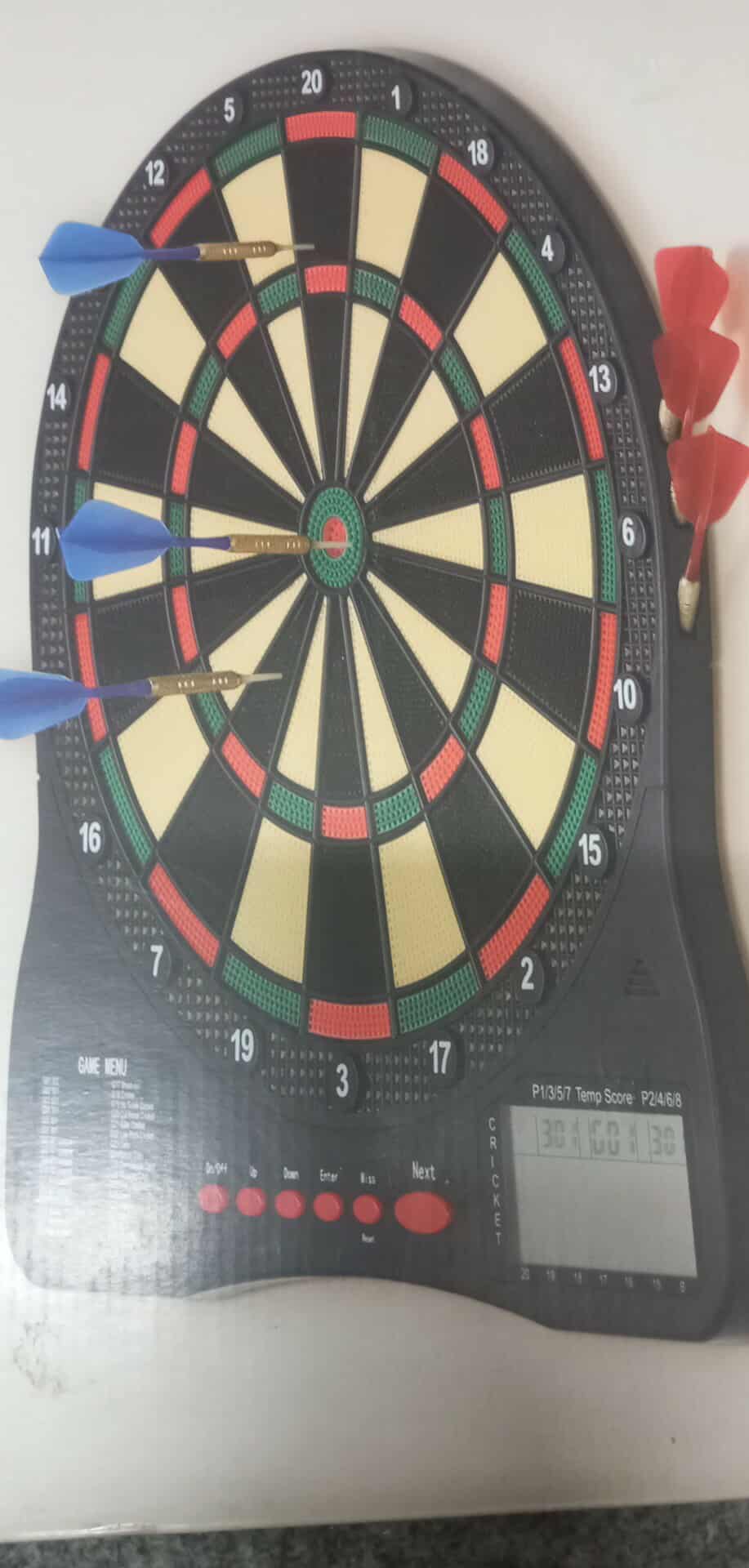 Elektronický terč na šipky MH26439 až pro 8 hráčů - 32 her