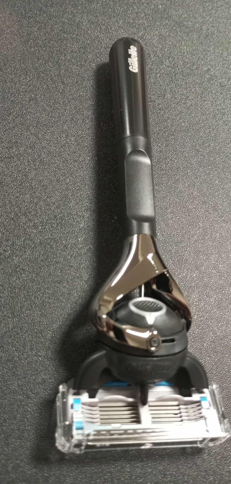 Gillette Fusion 5 Proshield holící strojek + stojan dárková sada