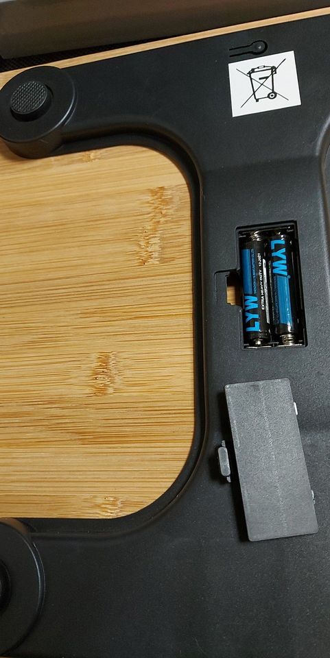 OSOBNÍ DIGITÁLNÍ VAHA DŘEVĚNA 