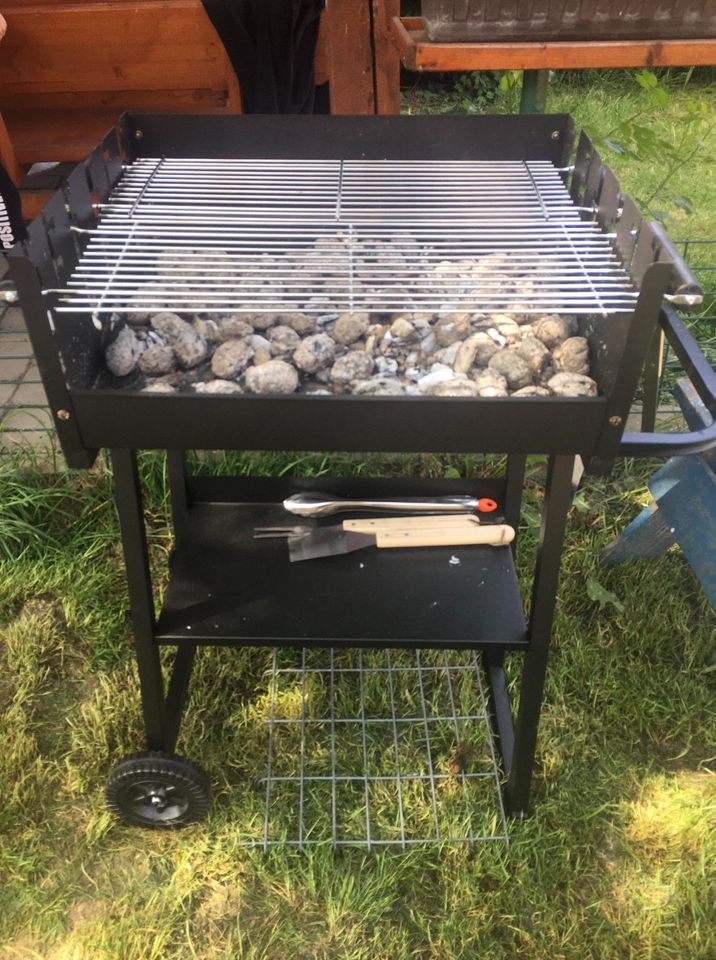 Velký BBQ Party gril na kolečkách 2 x rošt