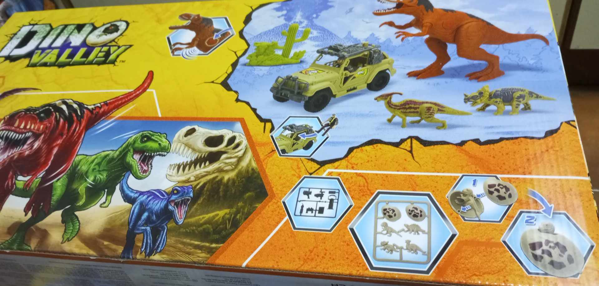 Velký herní set Dino s džípem Dino Valley -