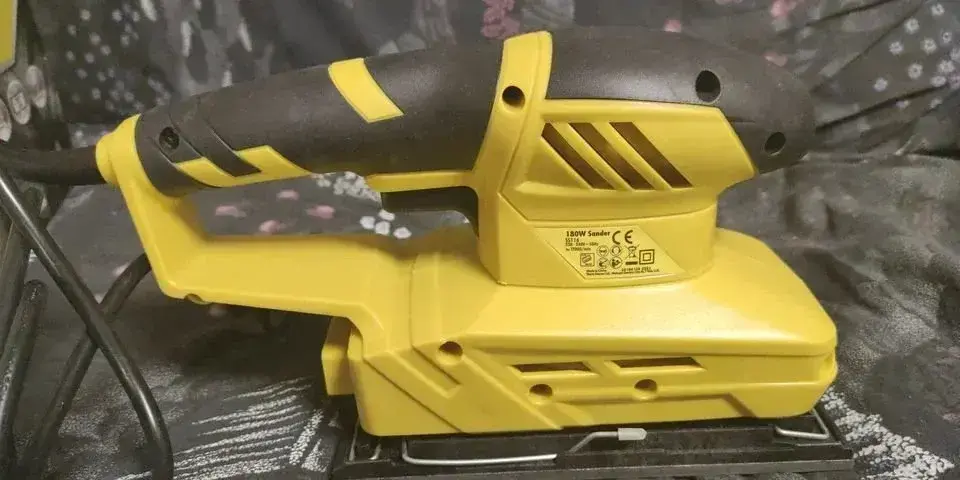 VIBRAČNÍ BRUSKA REIKEL 180W