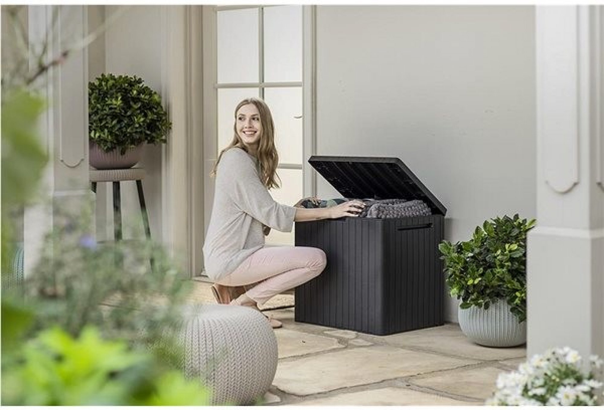 Úložný box o objemu 113 l KETER CITY BOX