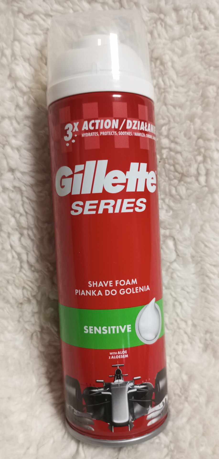 Gillette Dárková sada Mach3 Turbo holicí strojek + 2 holicí hlavice + pěna na holení + sprchový gel