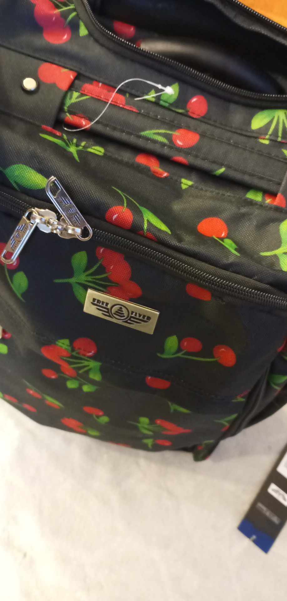 Skládací cestovní taška na kolečkách Free Flyer - vz. třešně 