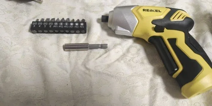 AKU ŠROUBOVÁK REIKEL 3,6V + BITY A OBAL